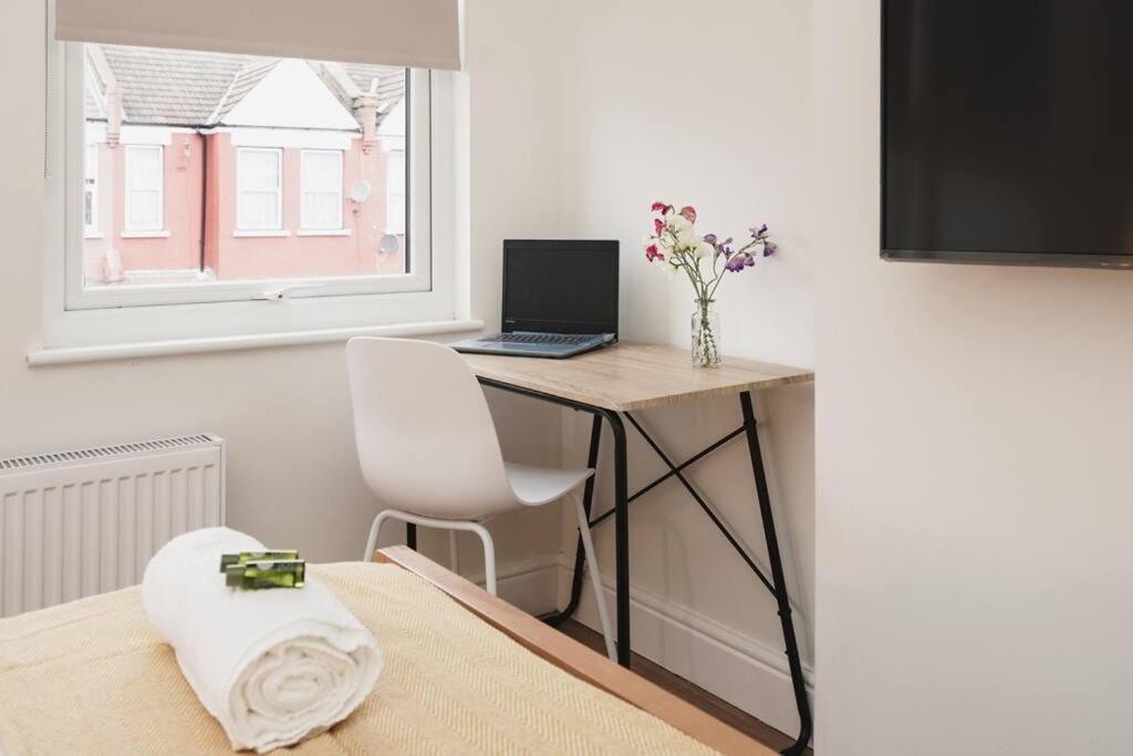 Newly Renovated Modern 4 Bed 3 Bath Apartment Лондон Экстерьер фото