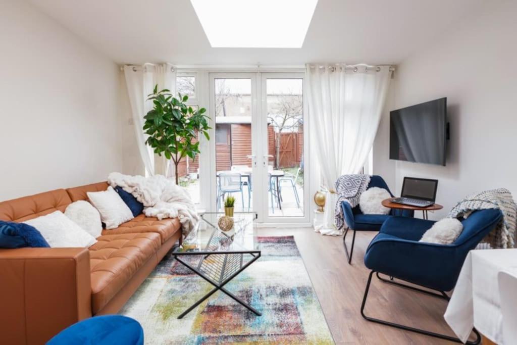 Newly Renovated Modern 4 Bed 3 Bath Apartment Лондон Экстерьер фото